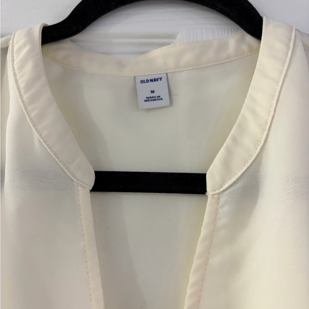 Old Navy Cream Floral Blouse - Picture 2 of 2